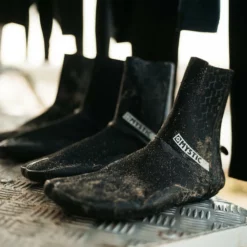 Mystic Majestic 3mm Neoprene Split Toe Boots -Watersports Outlet Sales Shop 34026 202220Mystic20Majestic205mm20Split20Toe20Boots2020003420 20Black20Lifestyle204.700x700