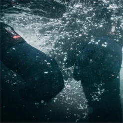 Mystic Roam 3mm Precurved Gloves 11 Mystic Roam 3mm Precurved Gloves -Watersports Outlet Sales Shop 42051 202320Mystic20Roam203mm20Precurved20Gloves2035015.23002720 20Black20Lifestyle203.700x700