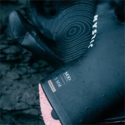 Mystic Supreme 5mm Lobster Gloves -Watersports Outlet Sales Shop 42054 202220Mystic20Supreme205mm20Lobster20Gloves2035015.23002520 20Black20Lifestyle203.700x700